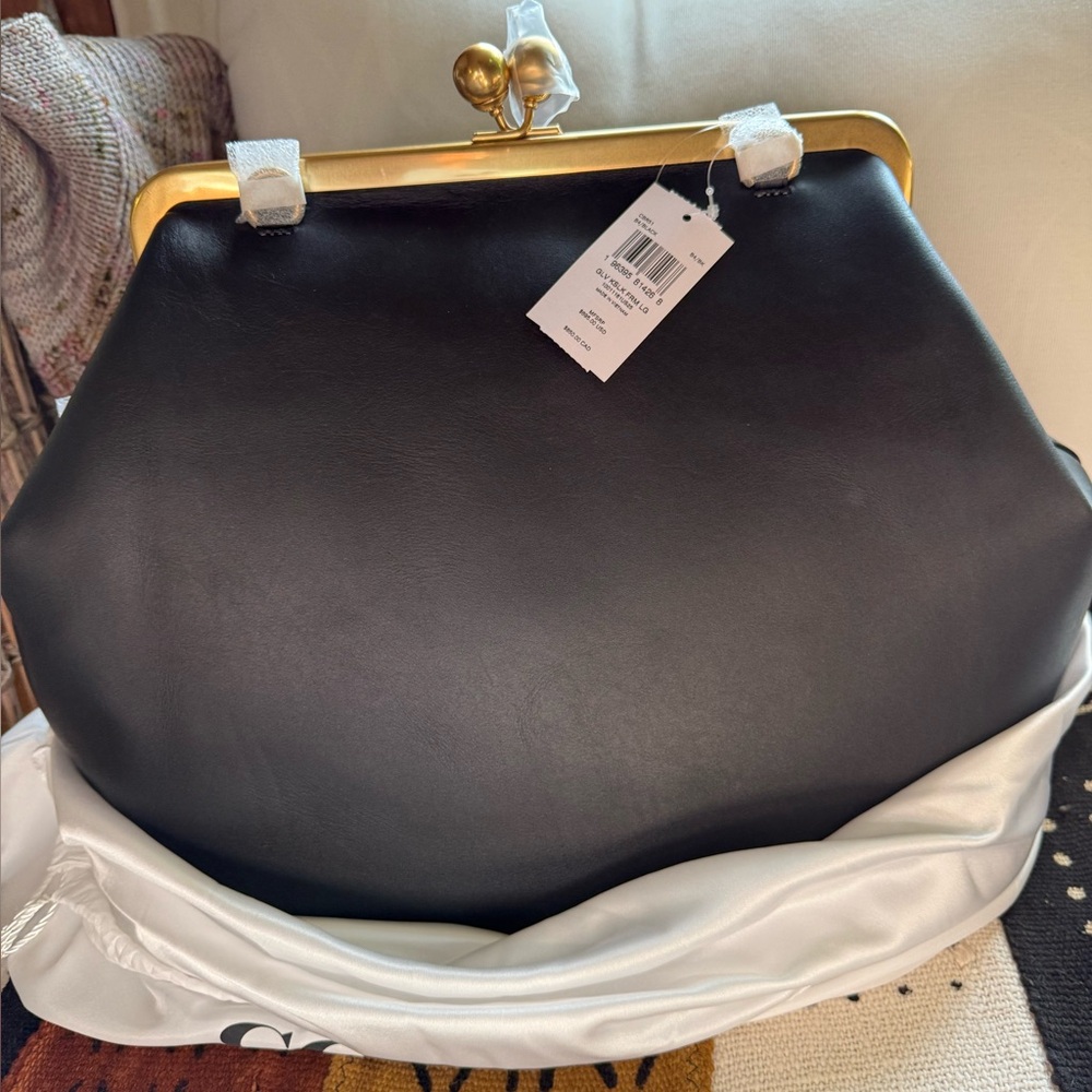 Coach Black Kisslock Large Frame Bag
Length: 12.25"
Height: 11.75"
Width: 7.75"